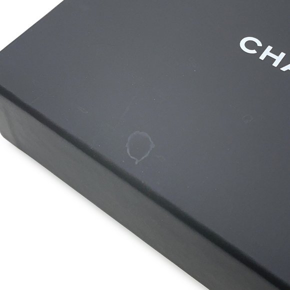 CHANEL Yellow Logo Wallet - Picture 12 of 14